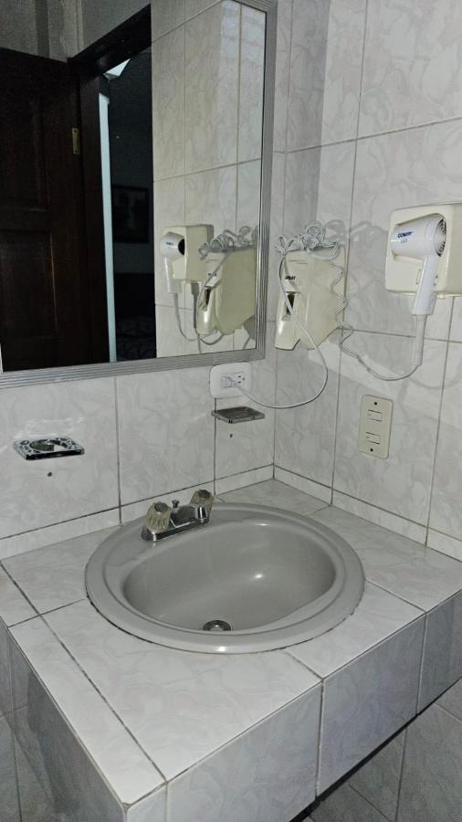 Hotel Valladolid Heredia Bagian luar foto