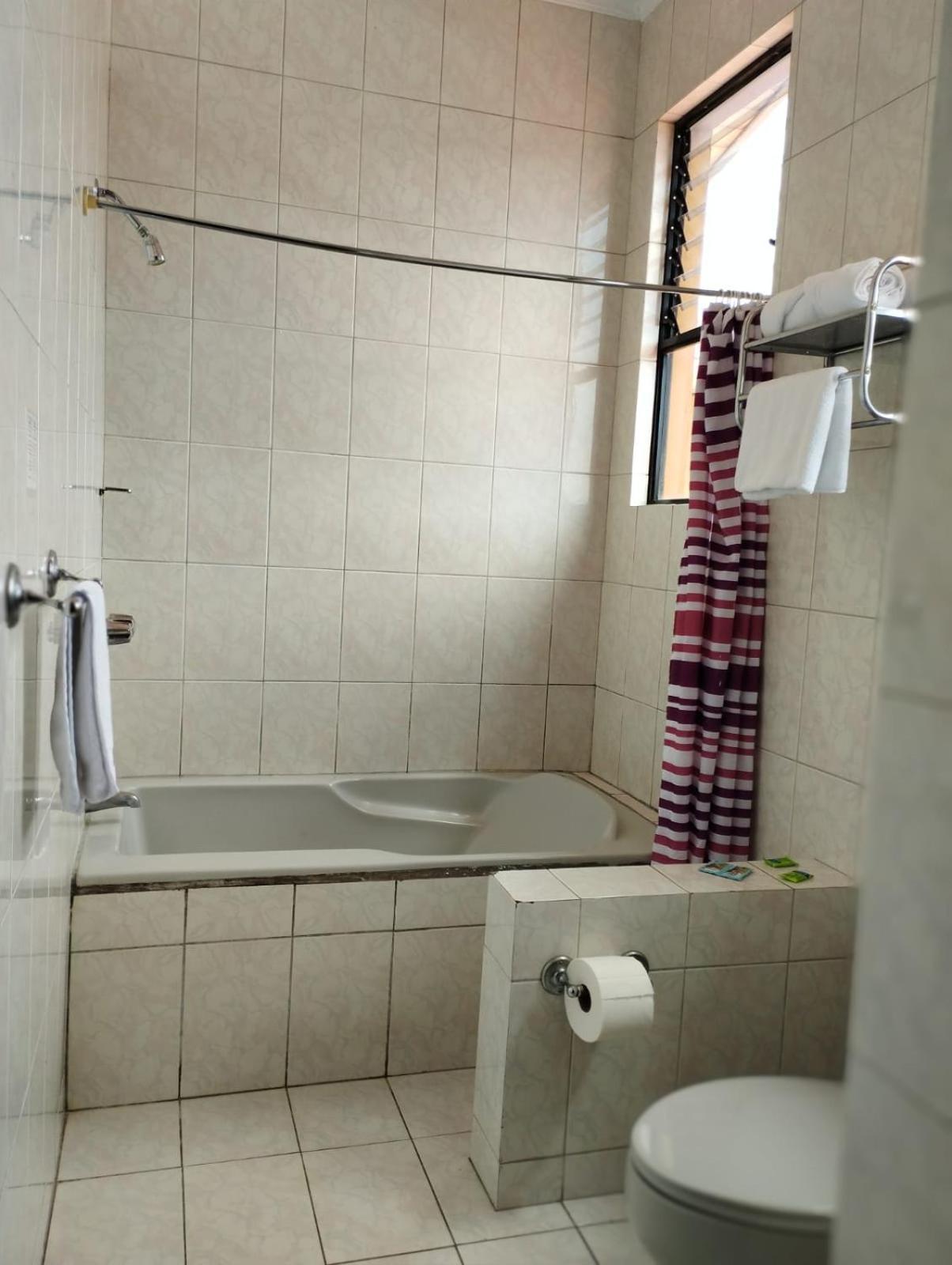 Hotel Valladolid Heredia Bagian luar foto