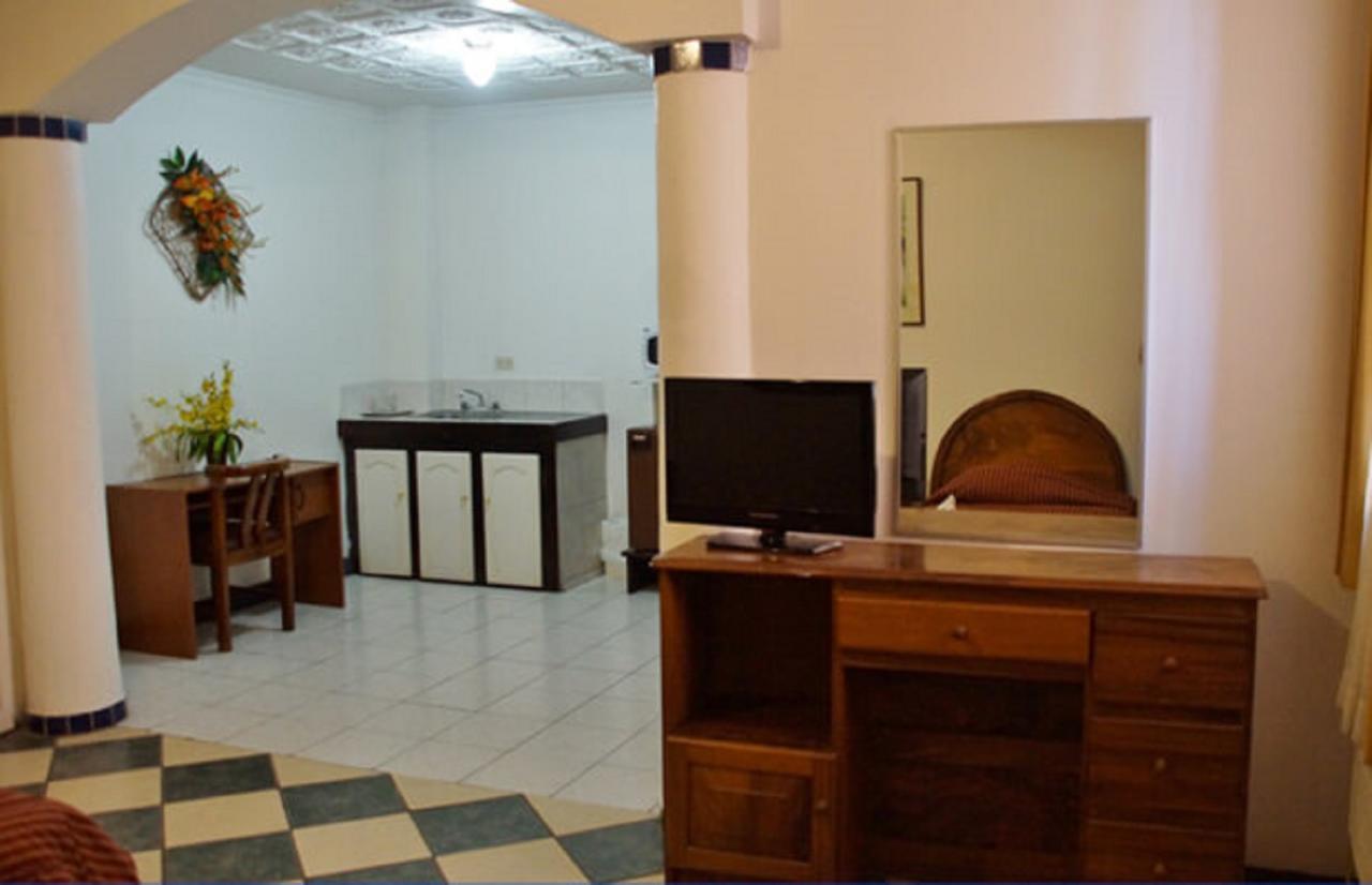 Hotel Valladolid Heredia Bagian luar foto