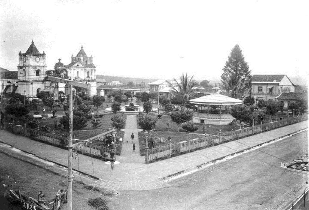 Hotel Valladolid Heredia Bagian luar foto